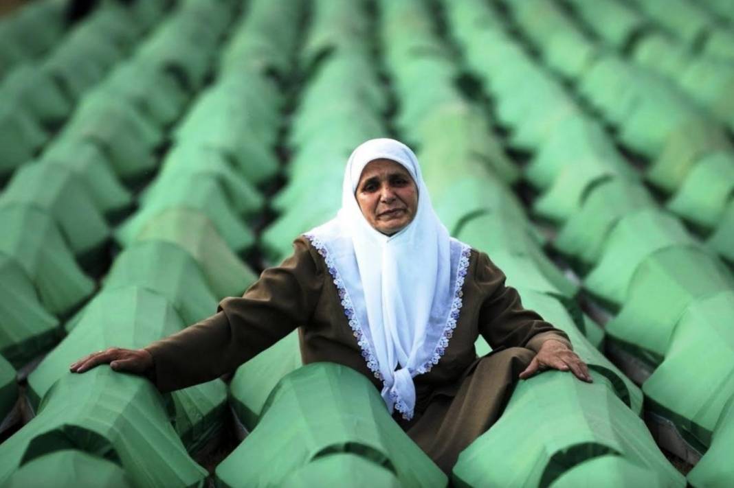 Srebrenitsa’da sivillerin gömüldüğü toplu mezarları mavi kelebekler buldu 7